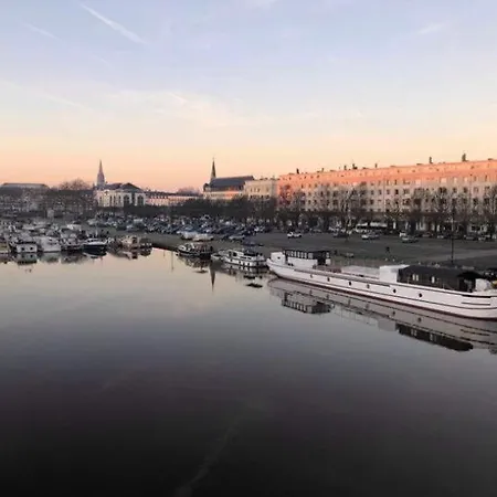 Grande Avec Terrasse Sur Le Fleuve Nantes